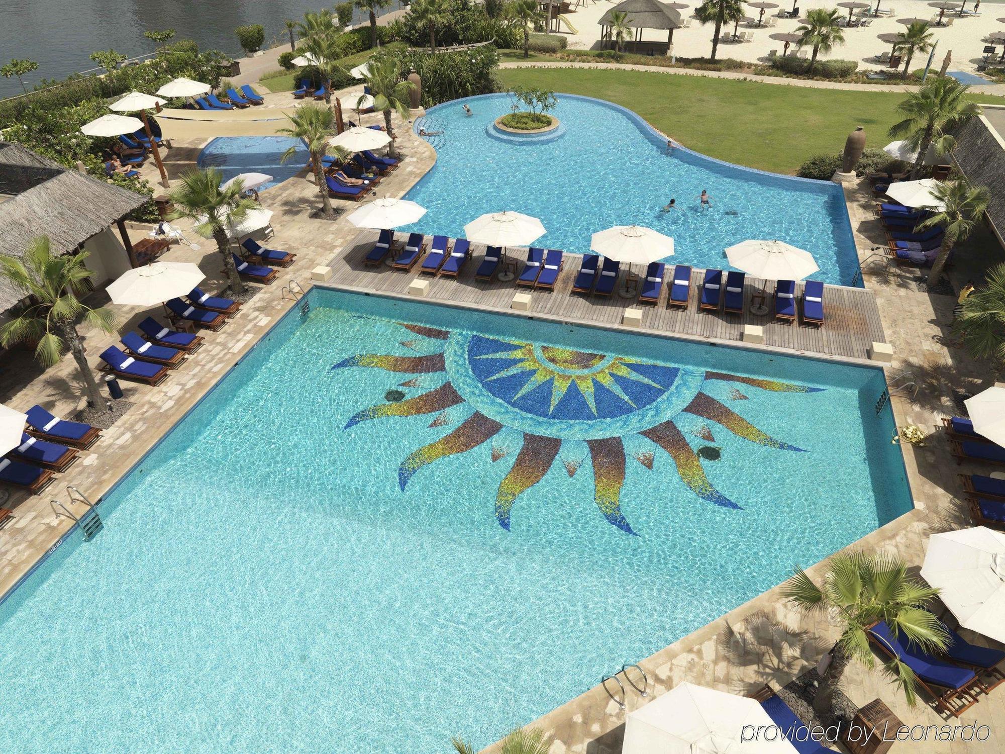 Radisson Blu Resort, Sharjah Fasiliteter bilde The pool at the hotel