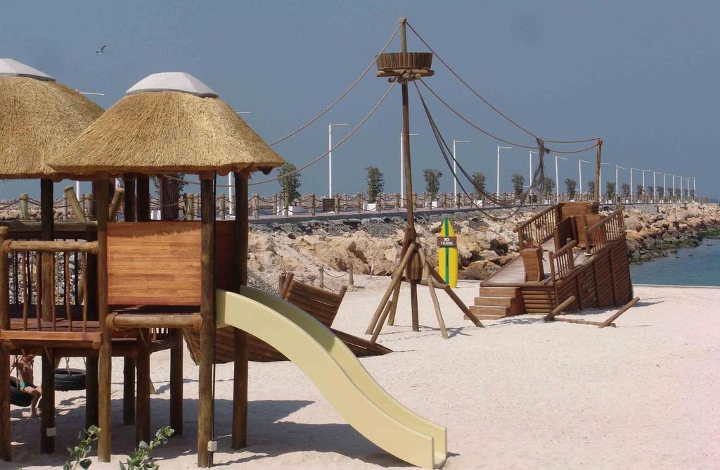 Radisson Blu Resort, Sharjah Eksteriør bilde The beach at Al Reef Village
