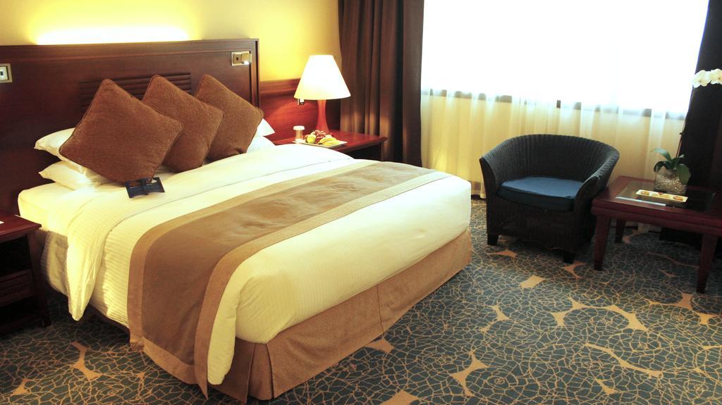 Radisson Blu Resort, Sharjah Eksteriør bilde A room at the hotel