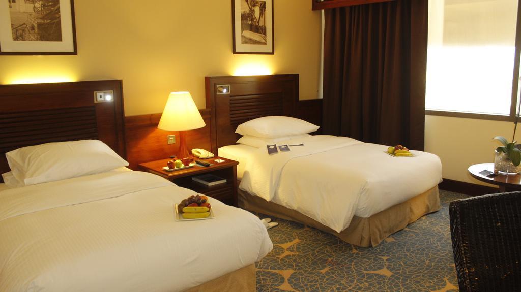 Radisson Blu Resort, Sharjah Eksteriør bilde A room at the hotel