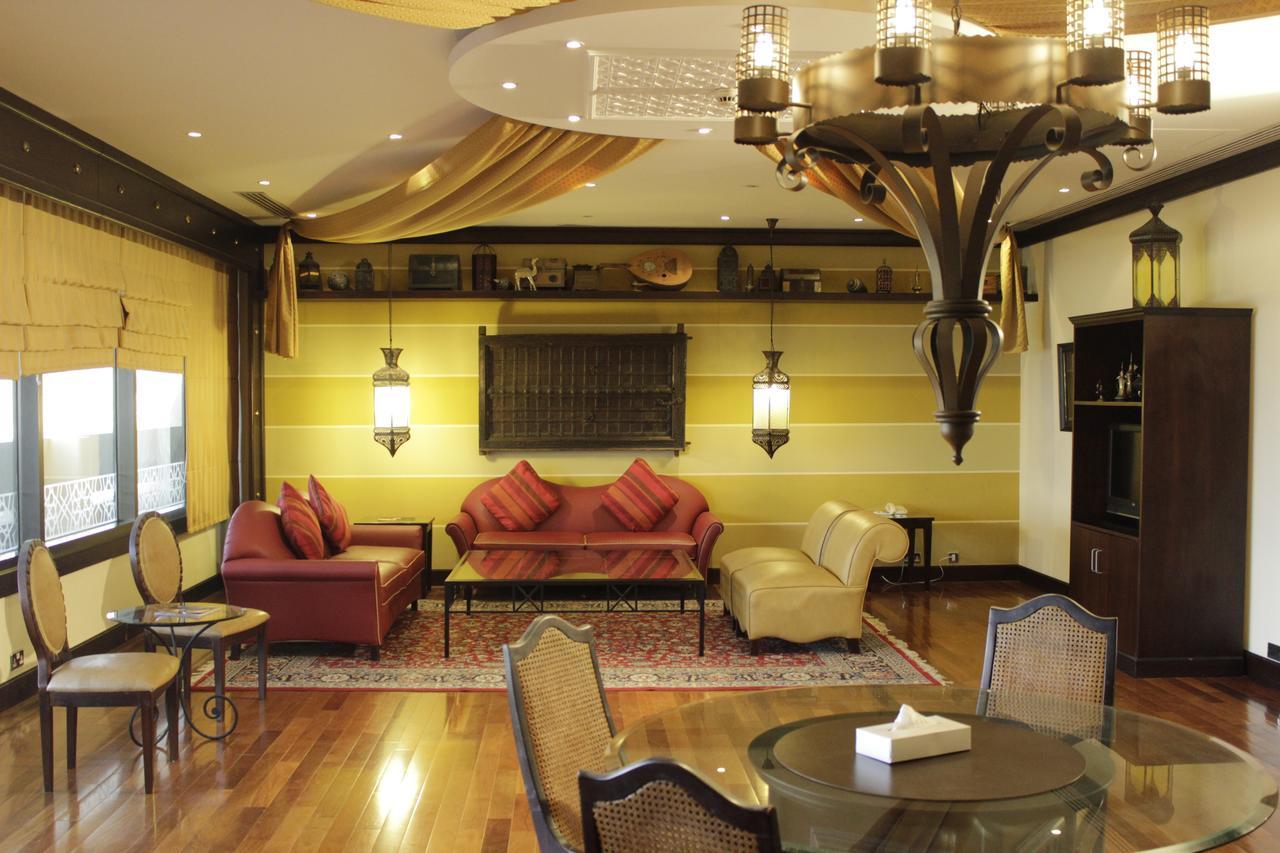 Radisson Blu Resort, Sharjah Eksteriør bilde The interior of the club