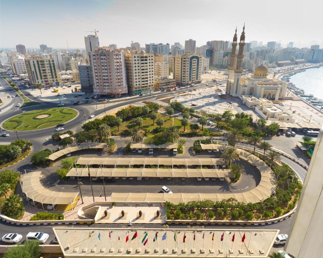 Radisson Blu Resort, Sharjah Eksteriør bilde Al Naboodah Roundabout