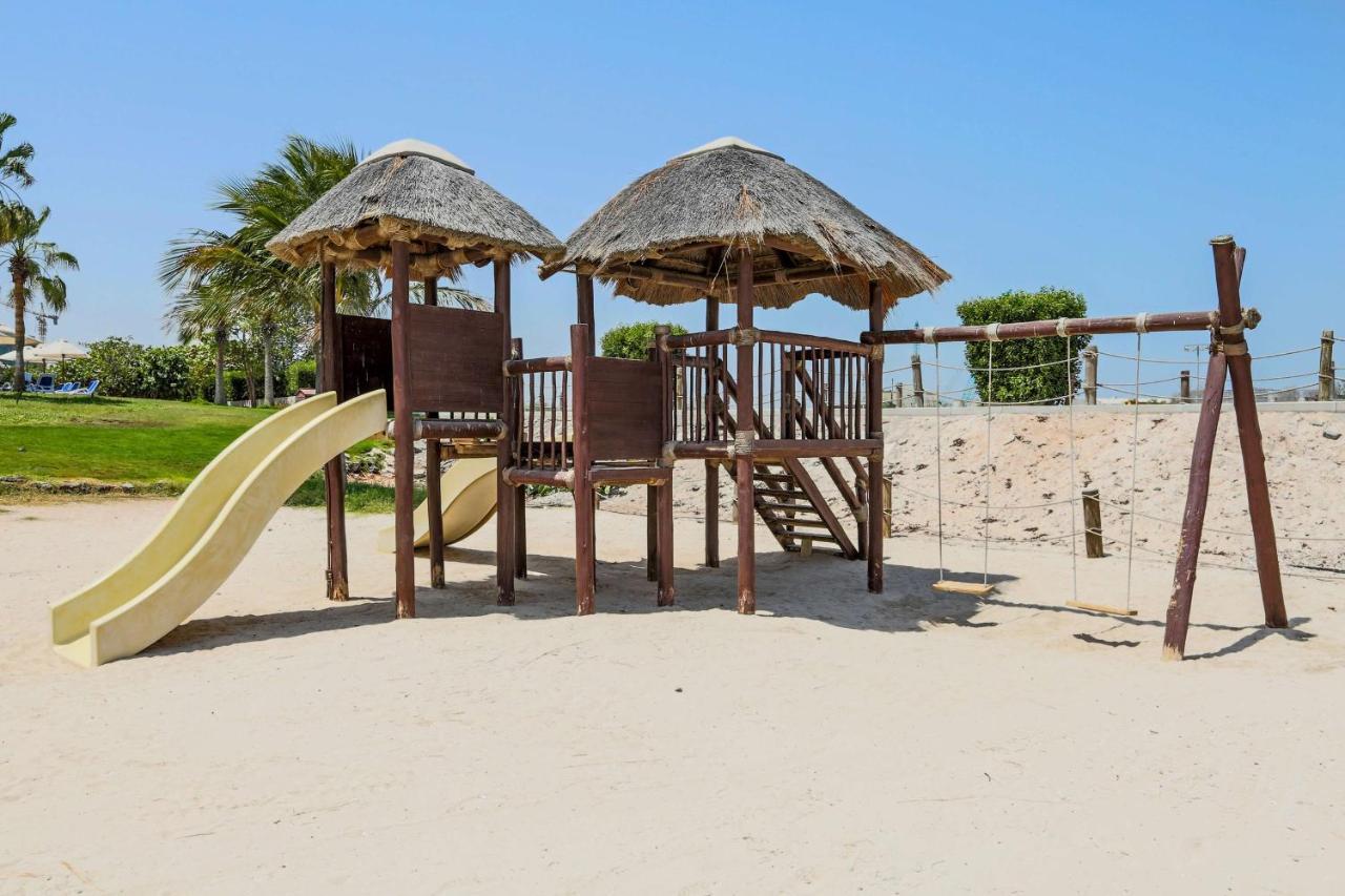 Radisson Blu Resort, Sharjah Eksteriør bilde Playground at the park