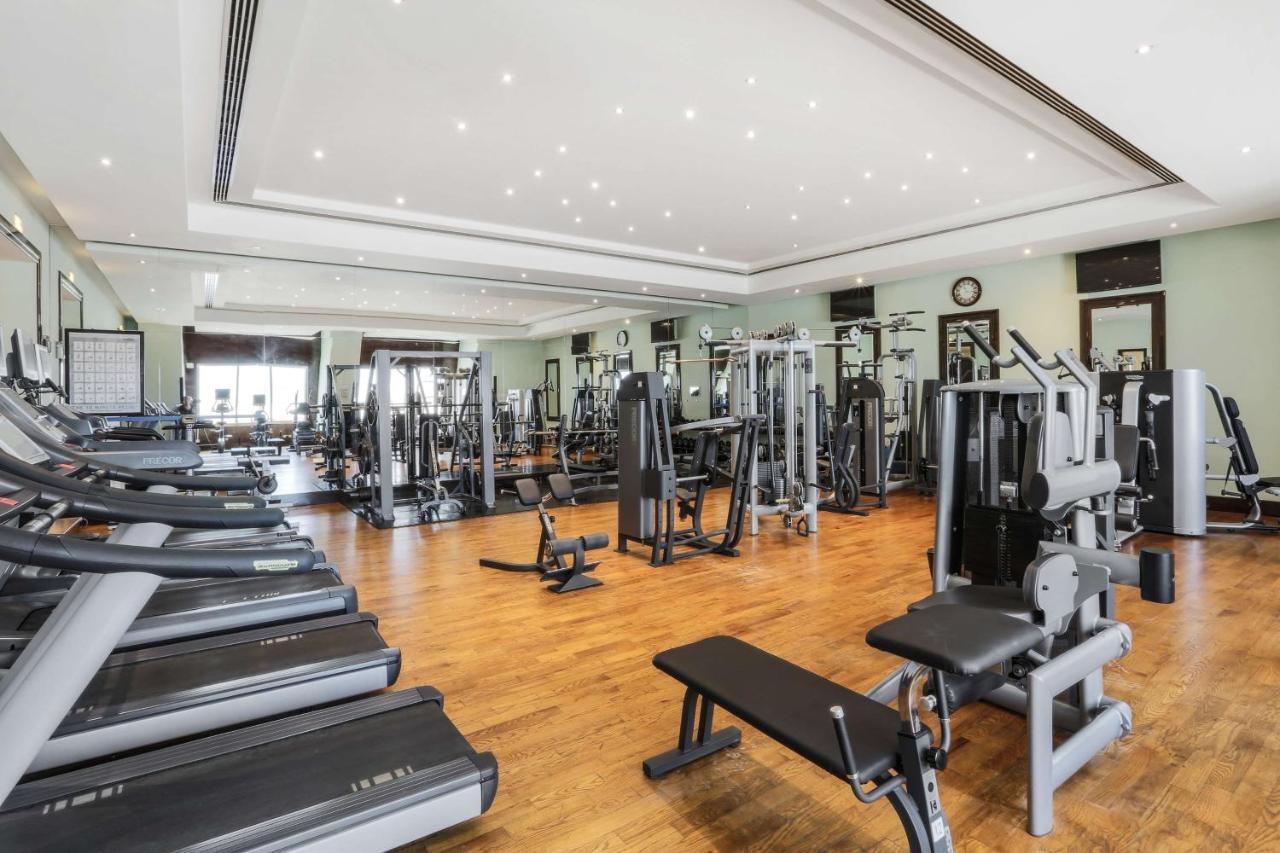 Radisson Blu Resort, Sharjah Eksteriør bilde The gym at the hotel