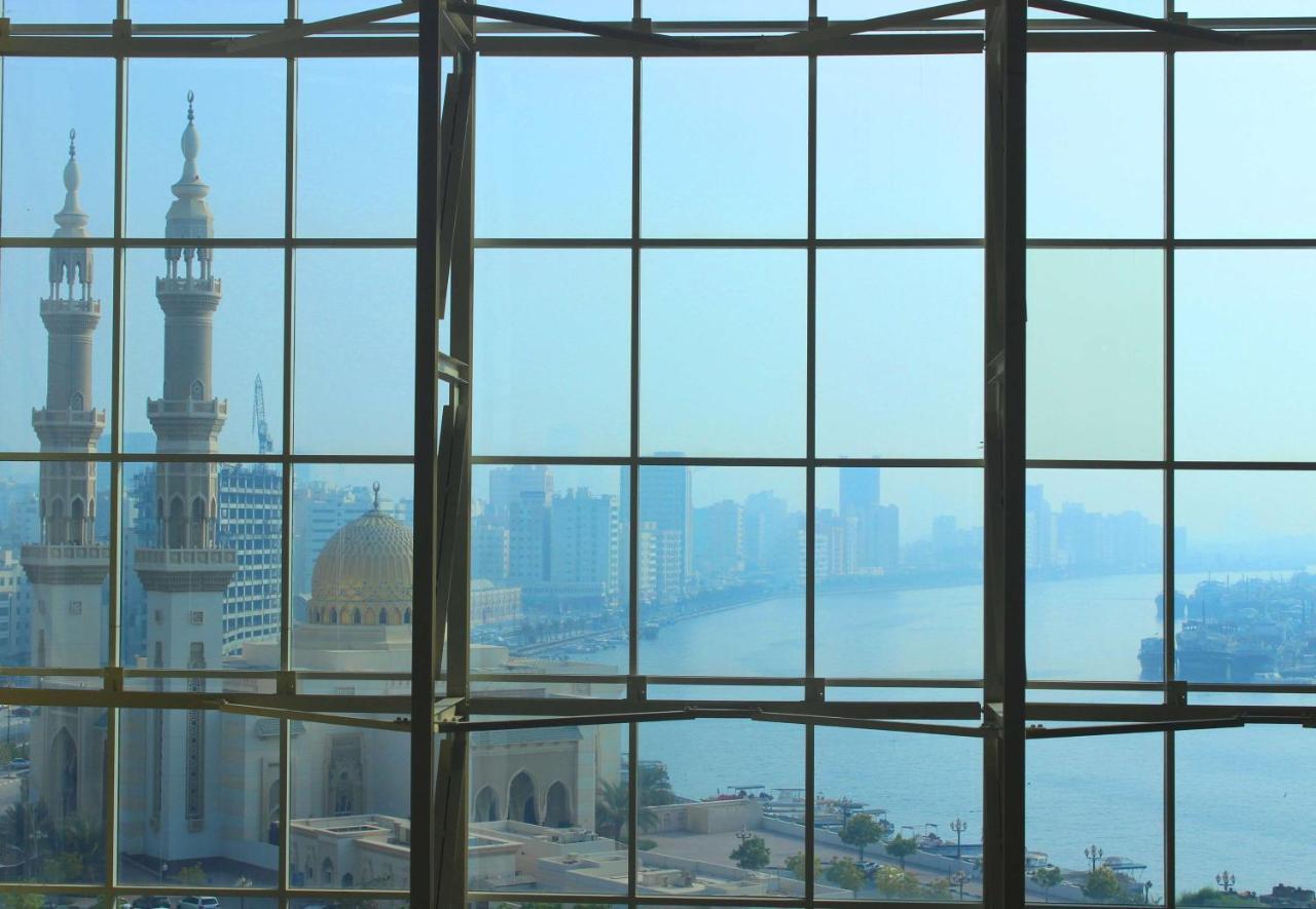 Radisson Blu Resort, Sharjah Eksteriør bilde View of the Grand Mosque from the Burj Al Mamlaka