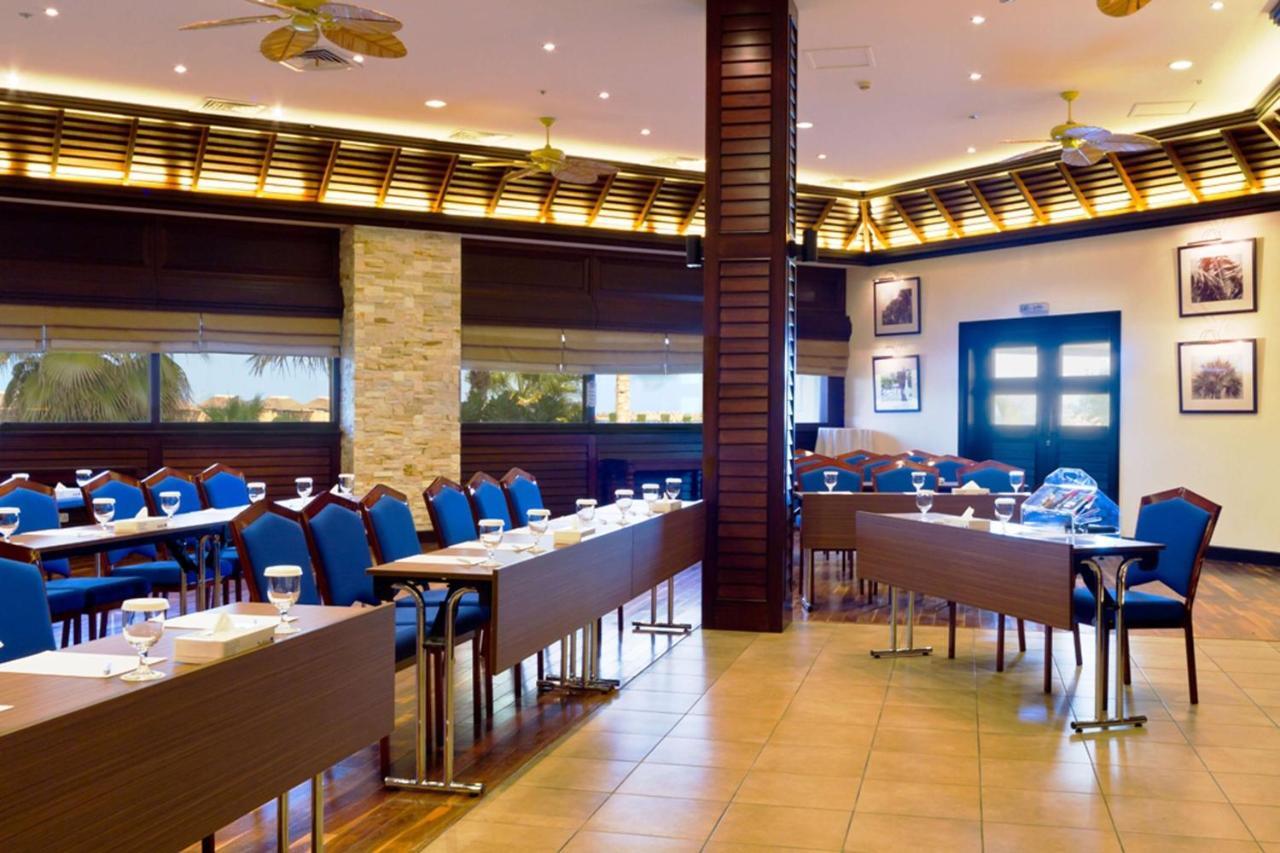 Radisson Blu Resort, Sharjah Eksteriør bilde The interior of the restaurant
