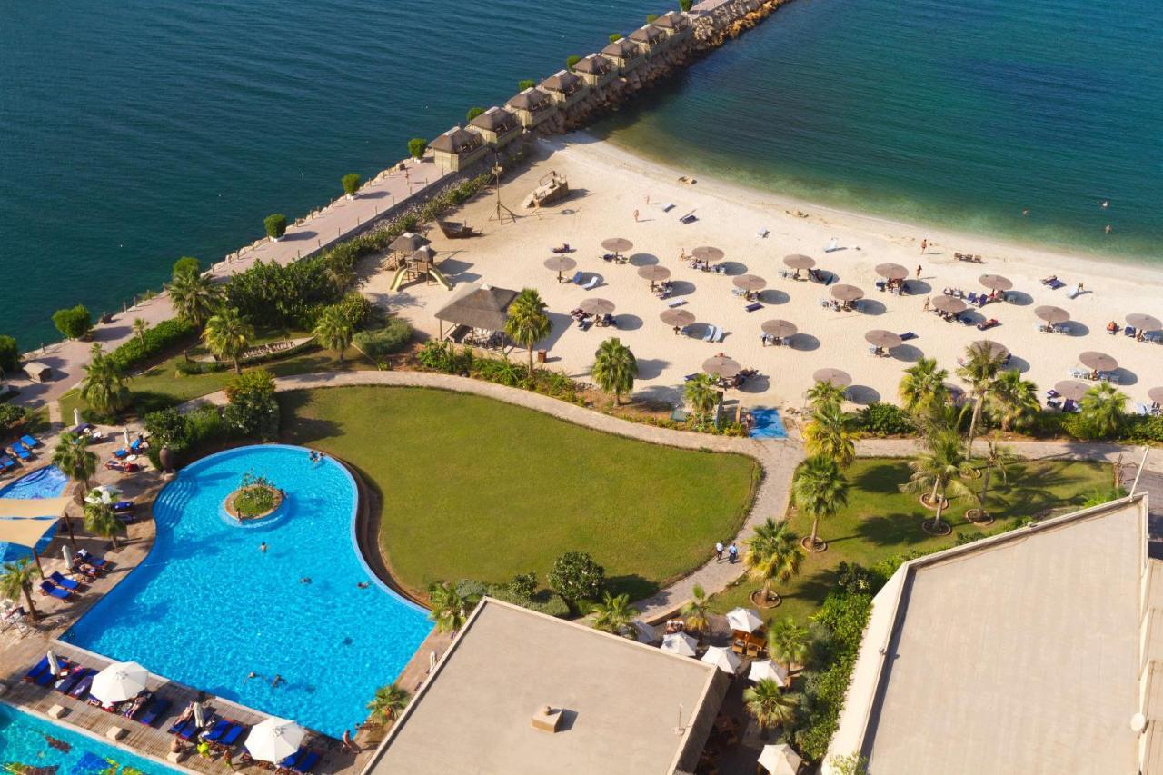 Radisson Blu Resort, Sharjah Eksteriør bilde Aerial view of the beach